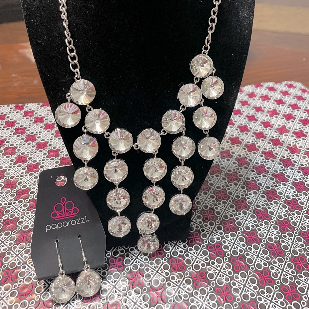 Black Friday Special Xmas-birthday gift.set
Spotlight Stunner Necklace&Earrings